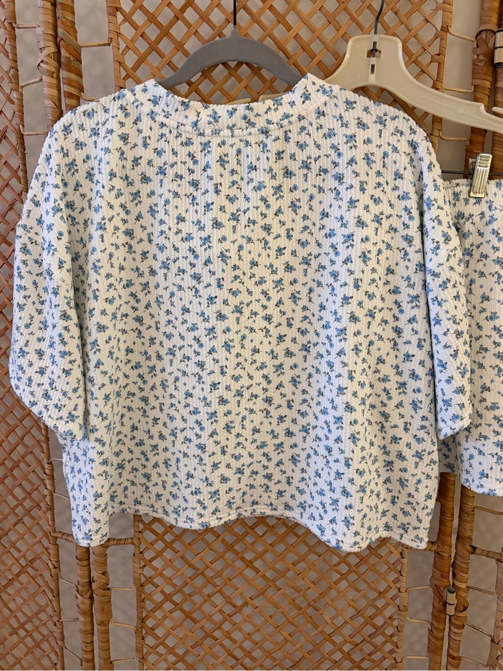 J.O.A. Women’s Ribbed White Two-Piece Lounge Set with Blue Floral Print - Picture 6 of 10
